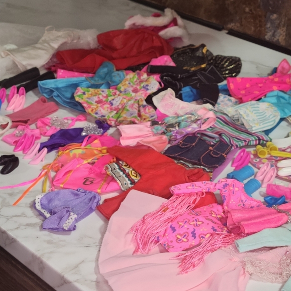 Vtg BARBIE HUGE LOT Clothes Shoes Hangers Accessories Outfits Gymnastics Tennis - Picture 15 of 16